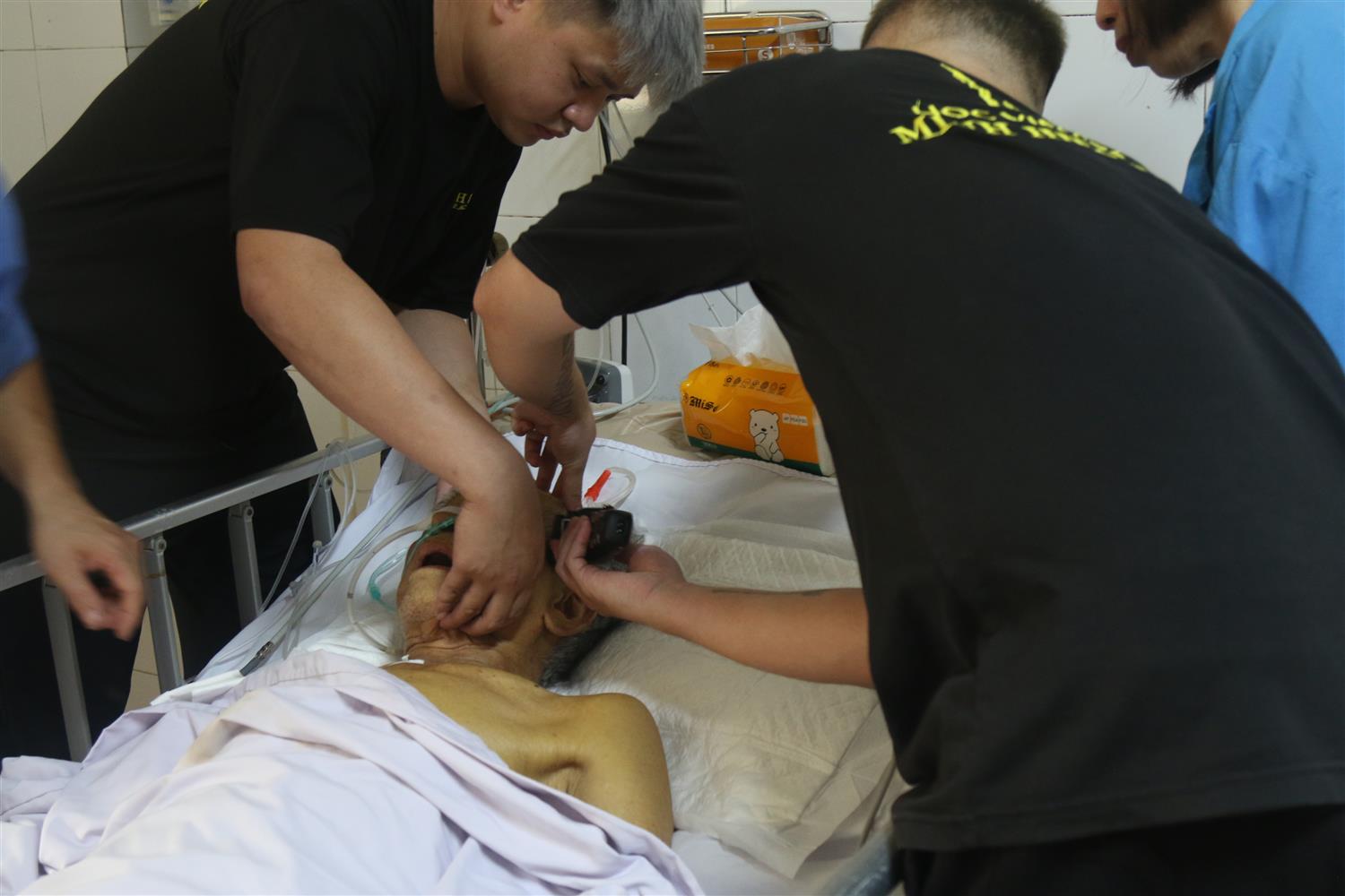 Lan tỏa yêu thương từ Chương trình: Cắt tóc miễn phí cho người bệnh tại Bệnh viện Đa khoa Hải Dương